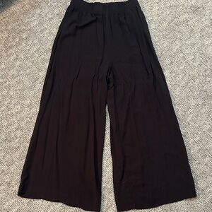 H&M black cropped pants